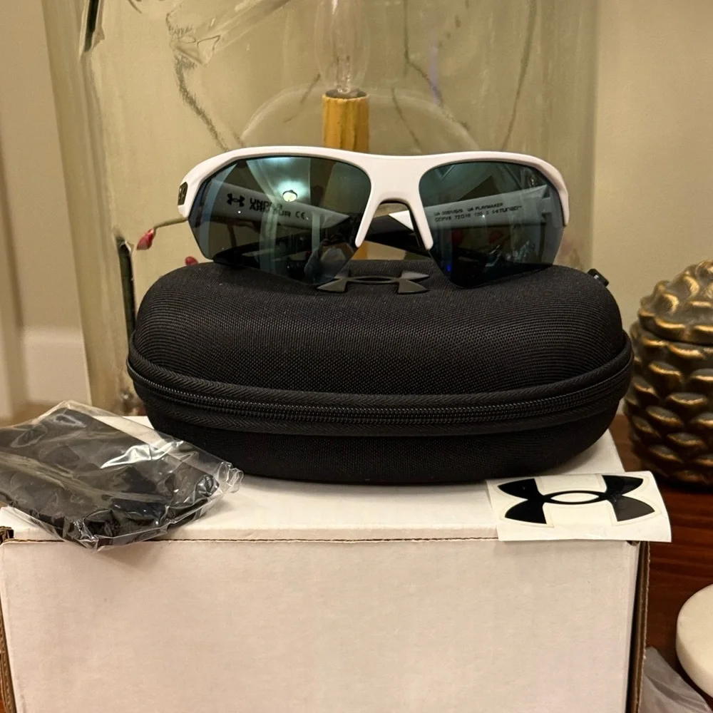 UNDER ARMOUR PLAYMAKER Sunglasses With Case